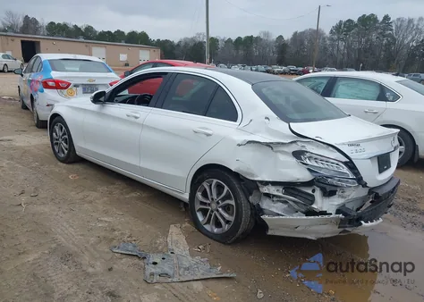 2016 Mercedes-Benz C 300 4Matic z USA, uszkodzony, nr VIN 55SWF4KB6GU098668